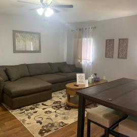 Comfortable Two Bedroom on Royal in Springboro, hotel em Springboro