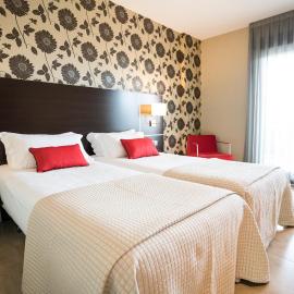 Hotel Piramide 2, ξενοδοχείο σε Portonovo