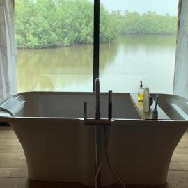 Natura Luxury Lake Hut، فندق في Ouidah