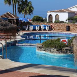 El Capistrano Village Spacious home, large terrace, хотел в Нерха