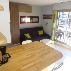 Studio spacieux proche plage. Wi-fi, climatisation, hotel in Bormes-les-Mimosas