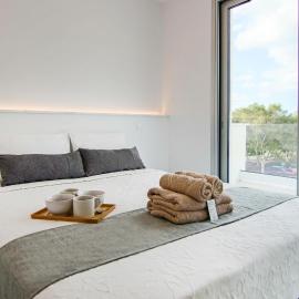 Phaedrus Living - Seaside Executive Flat Harbour 201