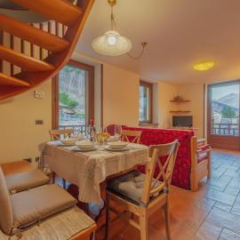 CHALET PONTAL 5 - Relax e vista sulle montagne - COUR 0145、Entrèvesのホテル
