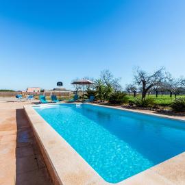 Capo, hotel en Búger