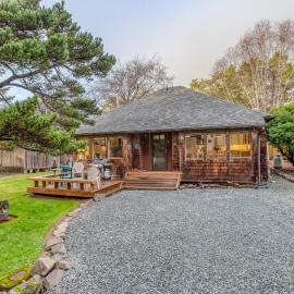 Driftwood Cottage MCA 491 - Meredith Lodging, Hotel in Manzanita