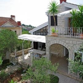 Holiday house in Tri Porte Potirna with sea view, terrace, air conditioning, WiFi 166-1, hotel a Potirna