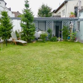 Steyr Mitte 2 Schlafzimmer Apartment ruhig mit Carport und Garten、シュタイアーのホテル