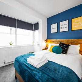 The Mount 7 bed house Sleeps 14 ENSUITE Free HS WIFI TVs in rooms CITY CENTRE Inspire Homes