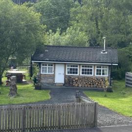 Pine Cabin, Strathyre. A cosy escape from it all., hotel Strathyre-ben