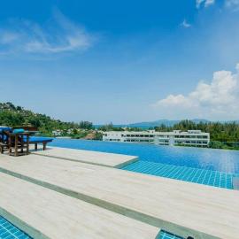 Aristo 1 Phuket by RESAVA, hotel in Surin Beach