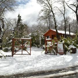Cabañas Los Cuatro Robles, hotell sihtkohas Las Trancas