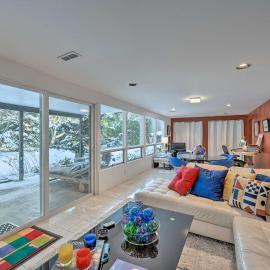 Edmonds Apartment with Private Wine Cellar!, hotel em Edmonds