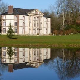 Chambre Le Notre Le Domaine Des Jardins De Bracquetuit, hotelli kohteessa Bracquetuit