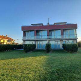 Apartamentos Playa de Portio, hótel í Liencres