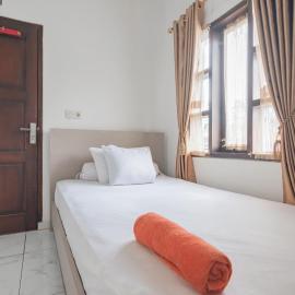 Small Homestay Syariah Sikembar Ciwidey Mitra RedDoorz, hotel v destinácii Bandung