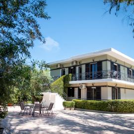 Zervos Apartments Bouka
