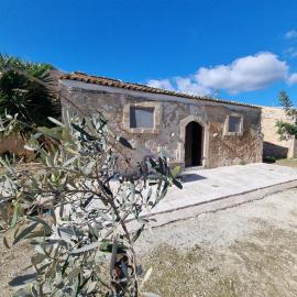 Il Casale Suite&Rooms, hotel u gradu Burgio