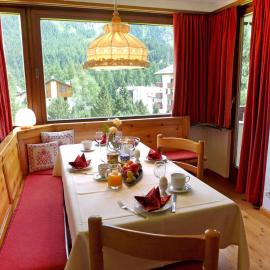 Apartment Chesa Arlas D2 by Interhome