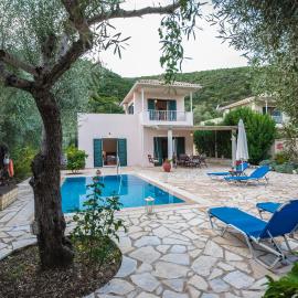 Rodi-Poros Green Village, hotel in Mikros Gialos