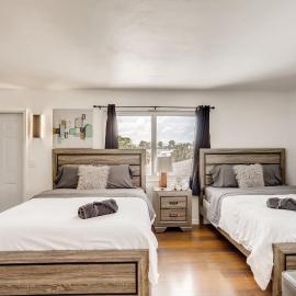 Coral Sands HUGE Studio w/ 2 Queen beds!