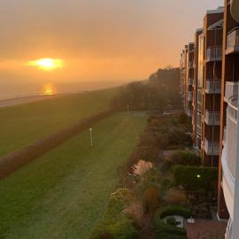 Studio mit Meerblick und großer Loggia - Direktzugang zur Nordsee, hotel in Wilhelmshaven