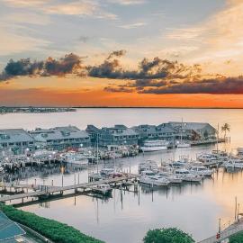 The Suites at Fishermen's Village - 2 Bedroom Suites, hotelli kohteessa Punta Gorda