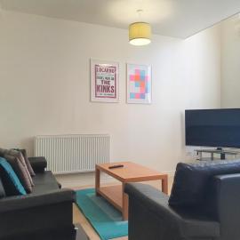 Central Apartments - Spacious 2 Beds: Swindon şehrinde bir otel