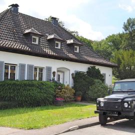 Exklusive Villa am Wald mit Garten, Waldzugang und Sauna، فندق في سولينغين