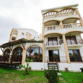 Topset Hotel, hotelli kohteessa Kyrenia