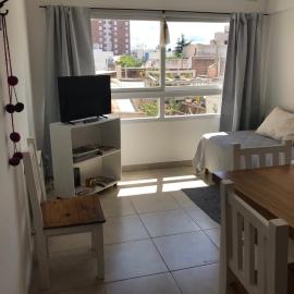 Dto Barrio Universitario II , wifi y cochera-Check in express-Pet friendly-Alvarado 800 1 piso-, hotel in Bahía Blanca