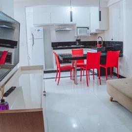Apartamento reformado na melhor localização a 100 metros da praia,comodidade inclui ,garagem,internet,elevadores duas cadeiras de praia ,cooler,roupas de cama e banho