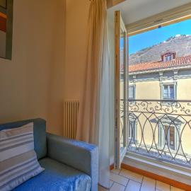 Le Stanze del Lago Apartments, hotel na Komou