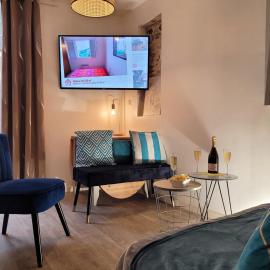 L établissement LA PLAGE A 2 PAS vous propose, 3 Appartements DEUX chambres, 1 appartement une pièce avec CLIMATISEUR , Netflix, lits faits à votre arrivée, serviettes de toilette, Ménage, Wifi, en hyper centre ,Plage à 100m, BOX à Vélos, ξενοδοχείο σε Dieppe