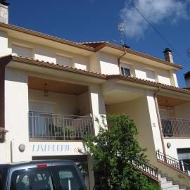 Apartamentos Rascafria Cerquilla, hotel u gradu Raskafria