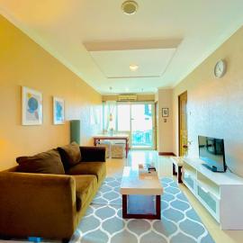 Luxury 2BR Apartment @ Galeri Ciumbuleuit with Best View @ 1st Tower, hotell Bandungis