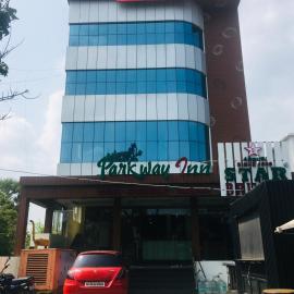 Hotel ParkwayInn, hotel u gradu Kelambākkam