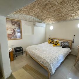 חצר הצ'אנס - בקתות להשראה, hotel a Almog