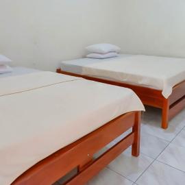 Penginapan Al Firdausi Syariah Mitra RedDoorz, hotel in Maniskaler
