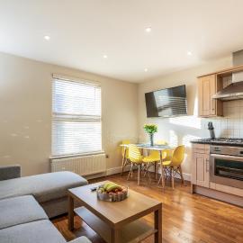 One Bedroom Flat in Bush Hill Park, hotel in Enfield