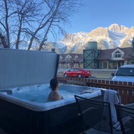 Mountain View Escape with Private Hot Tub & Patio, отель в Канморе