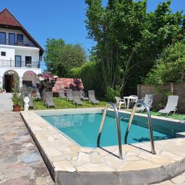 Sipos Vendég és Apartmanház, hotel in Balatongyörök