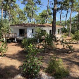 Chalet Mavalear naturiste la Jenny, hotel in Le Porge