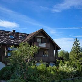 Gästehaus Höfler، فندق في بايريش جمأين