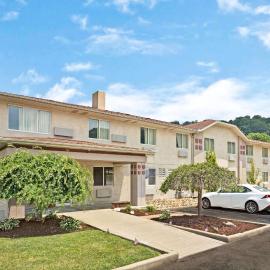 Super 8 by Wyndham Canonsburg/Pittsburgh Area โรงแรมในCanonsburg
