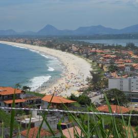 Apartamento 2 quartos 2 banheiros frente praia, hotelli kohteessa Maricá