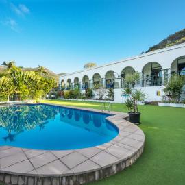 Amaroo Rainforest Resort, hotel in Nelly Bay