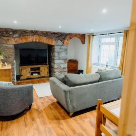 The Bakehouse - Cosy conversion with Outdoor Sauna, hotel u gradu Tenbi