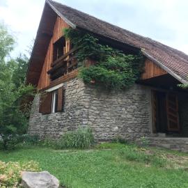 Pace in Kuvaszó-Casă la cheie, hotel in Filia