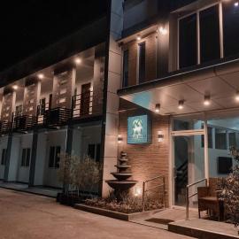 JL Valley Suites, hotel din Cauayan City