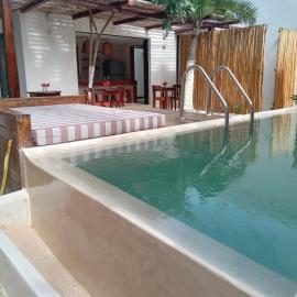 Piña Coloradas Ecolodge, khách sạn ở Yuluc